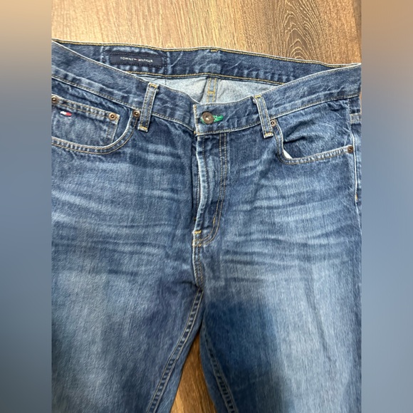 Vintage TOMMY HILFIGER Bootcut Jeans Men's
W33/L32 Fade Effect Whiskers Zip Fly - Picture 12 of 12